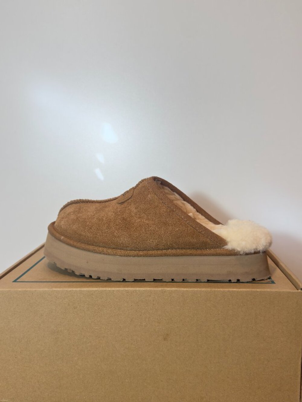UGG Disquette Slippers Women’s Size 7 Genuine Shearling Platform Slide Slippers